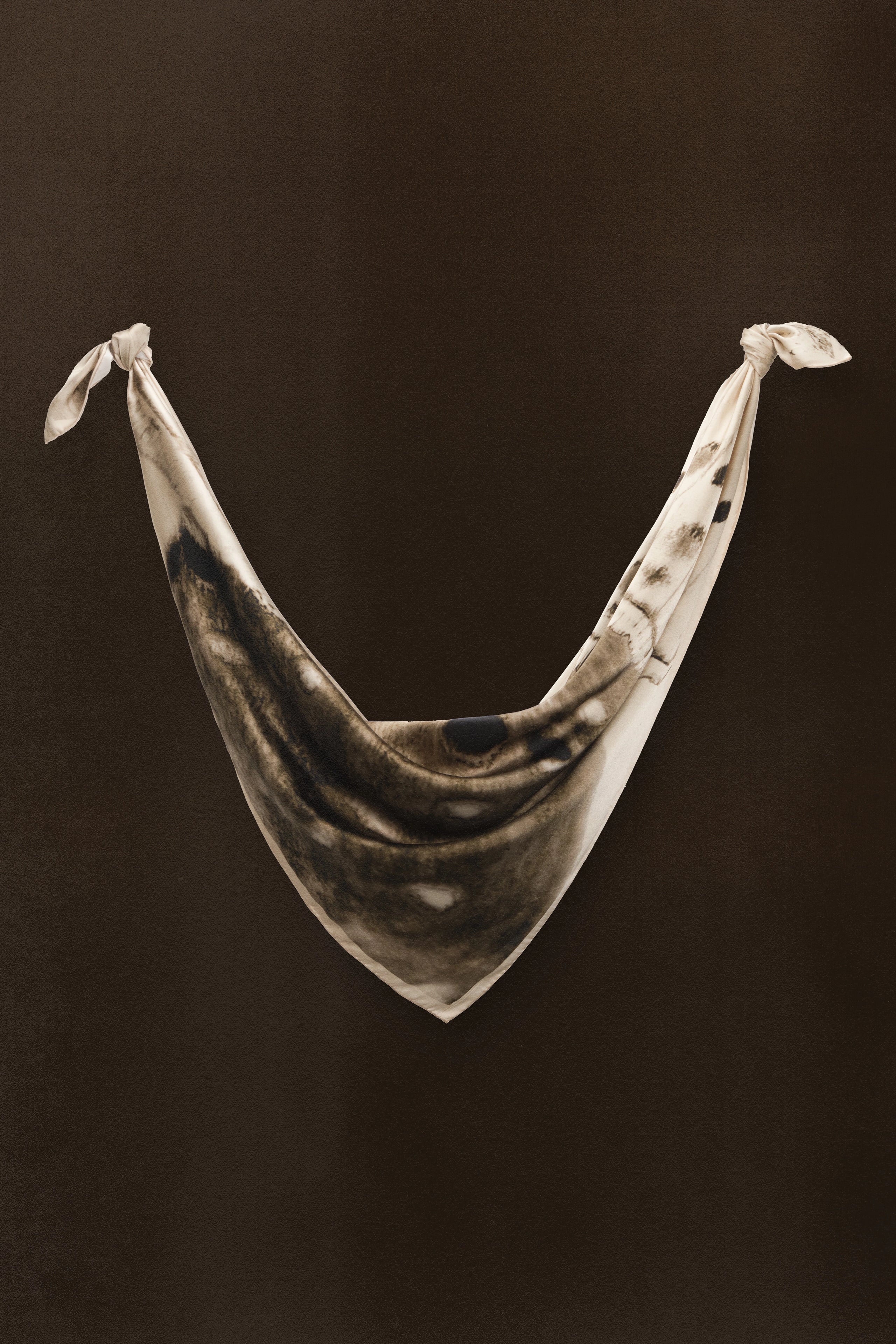 Square scarf in Silk Charmeuse - Ocelli